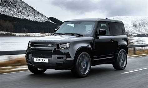 Defender vs. Discovery: Choosing the Right Land Rover for Your Needs