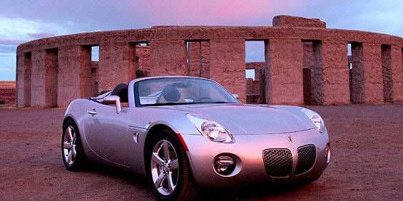 The Pontiac Solstice: A Roadster that Stole the Hearts of Car Enthusiasts